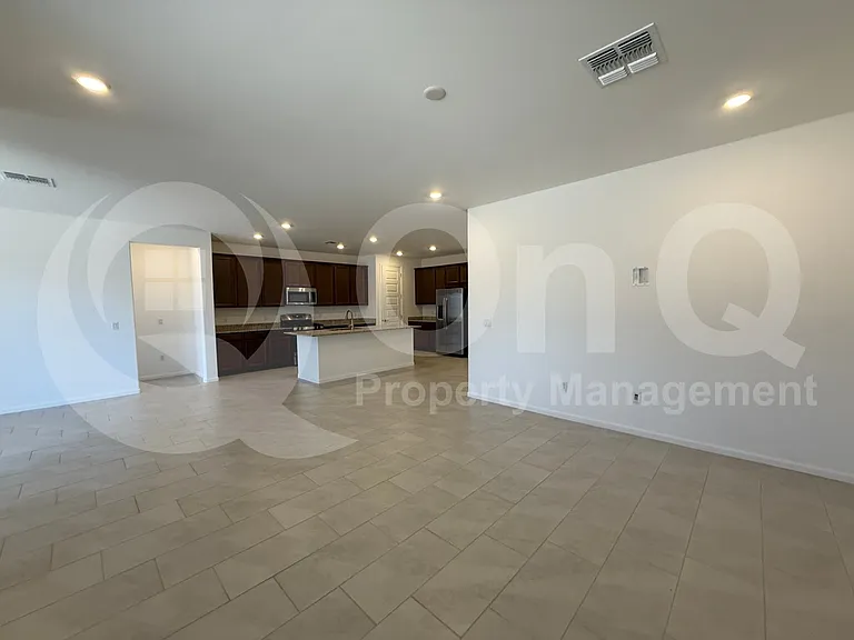 6704 E Caminito La Piscina — Photo 4