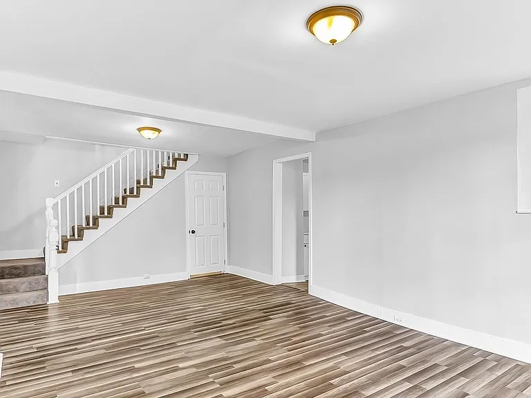 211 Walnut St — Photo 15