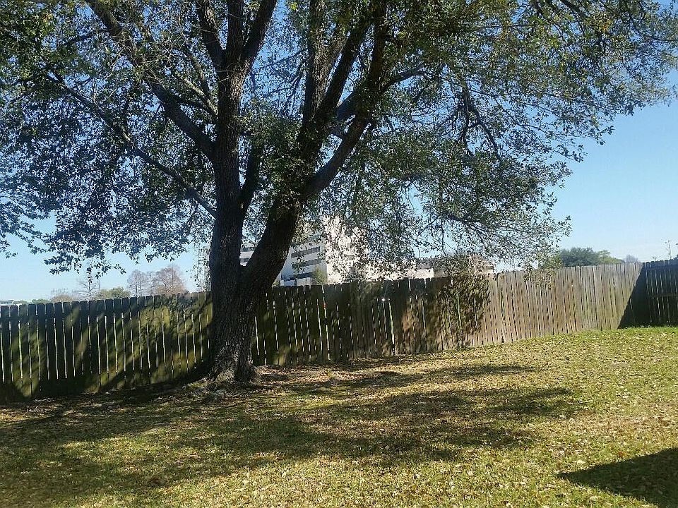 2nd image of 210 Saint Nicholas Dr