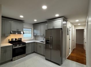8 Cliff Ave FLOOR 2, Hempstead, NY 11550