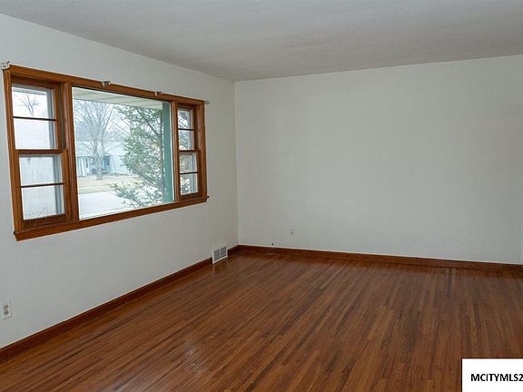 4th image of 807 5th St SE