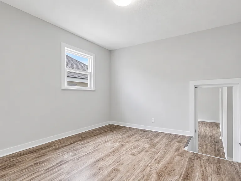235 Hamilton Rd #3 — Photo 2