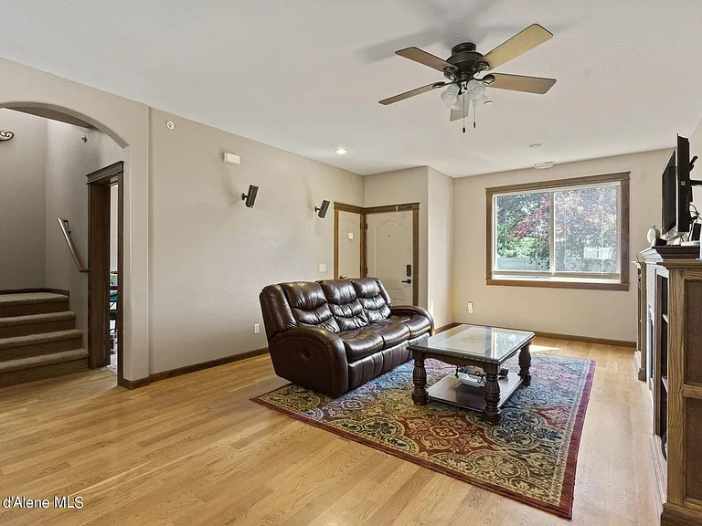 1315 E Mordyl Loop — Photo 5