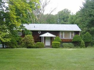 6 Carter Ln, Monsey, NY 10952