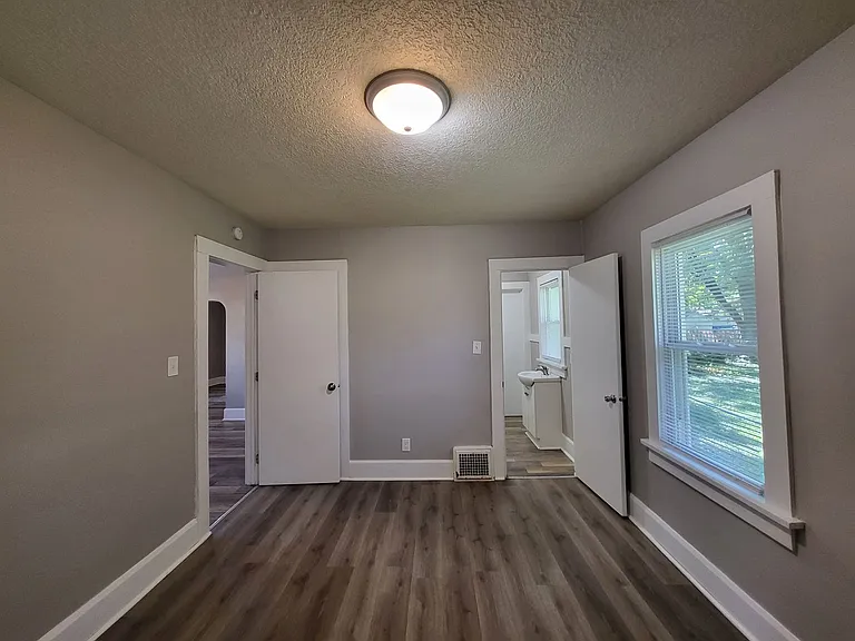 3916 Cambridge St — Photo 16