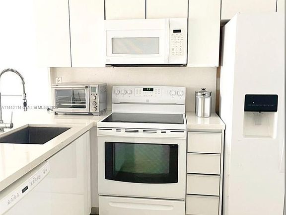 5th image of 16465 NE 22nd Ave APT 508