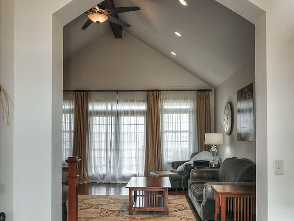 5th image of 22486 Norman Dr