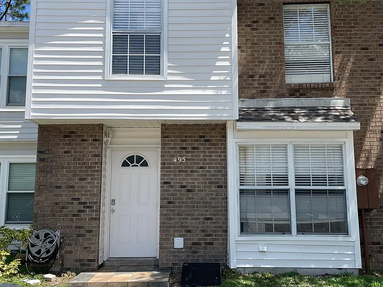 495 Green Spring Cir — Photo 1