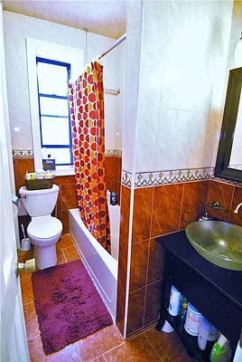 Sold by R New York | media 27