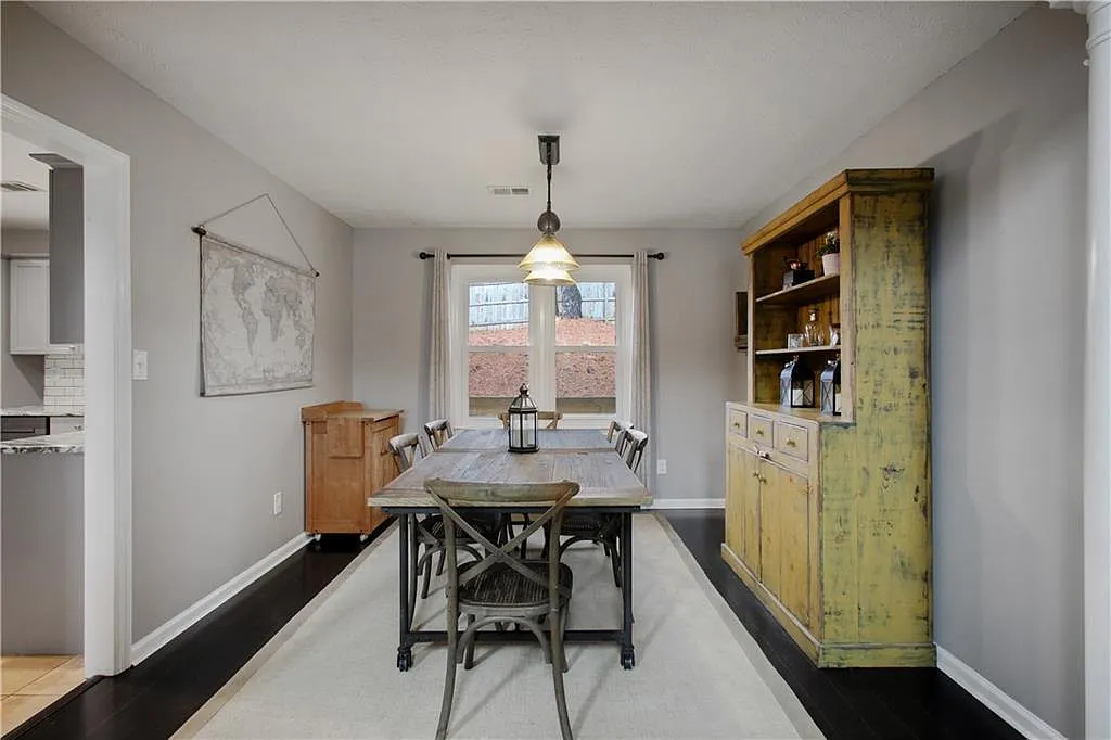5 bed, 2350 sqft, $2,850 — Photo 4