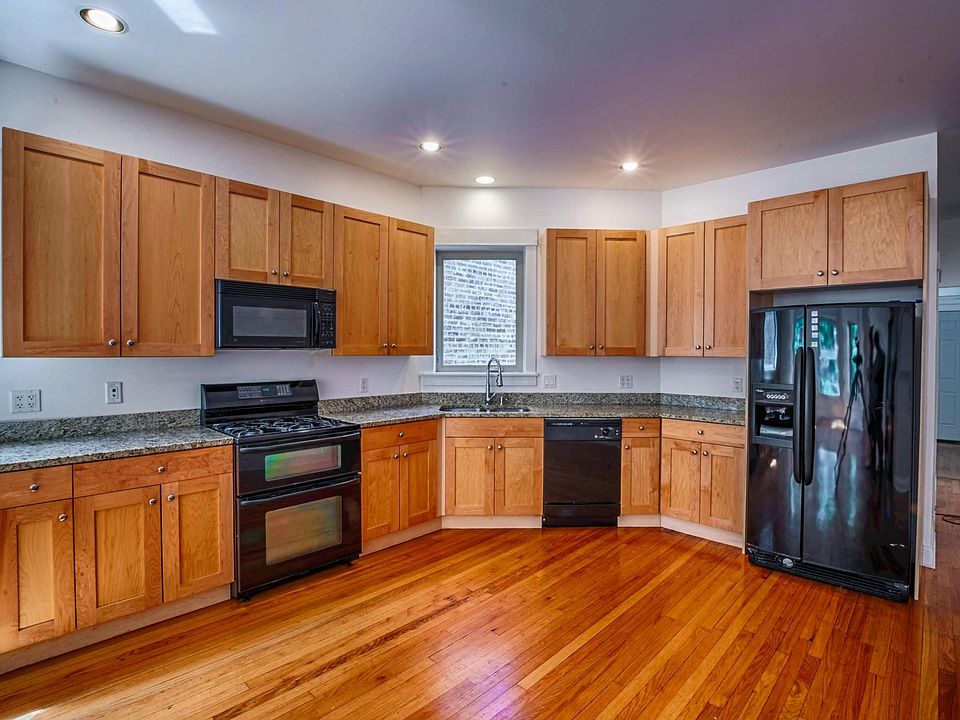 1st image of 4838 N Winchester Ave #2