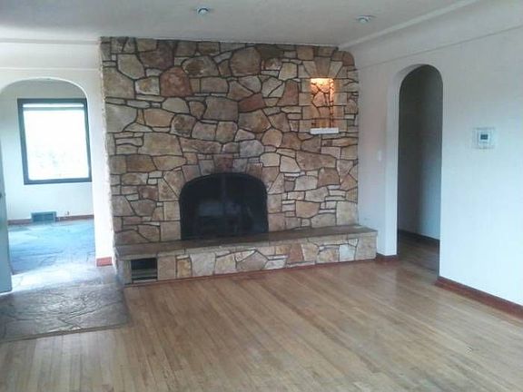 Living Room with fireplac