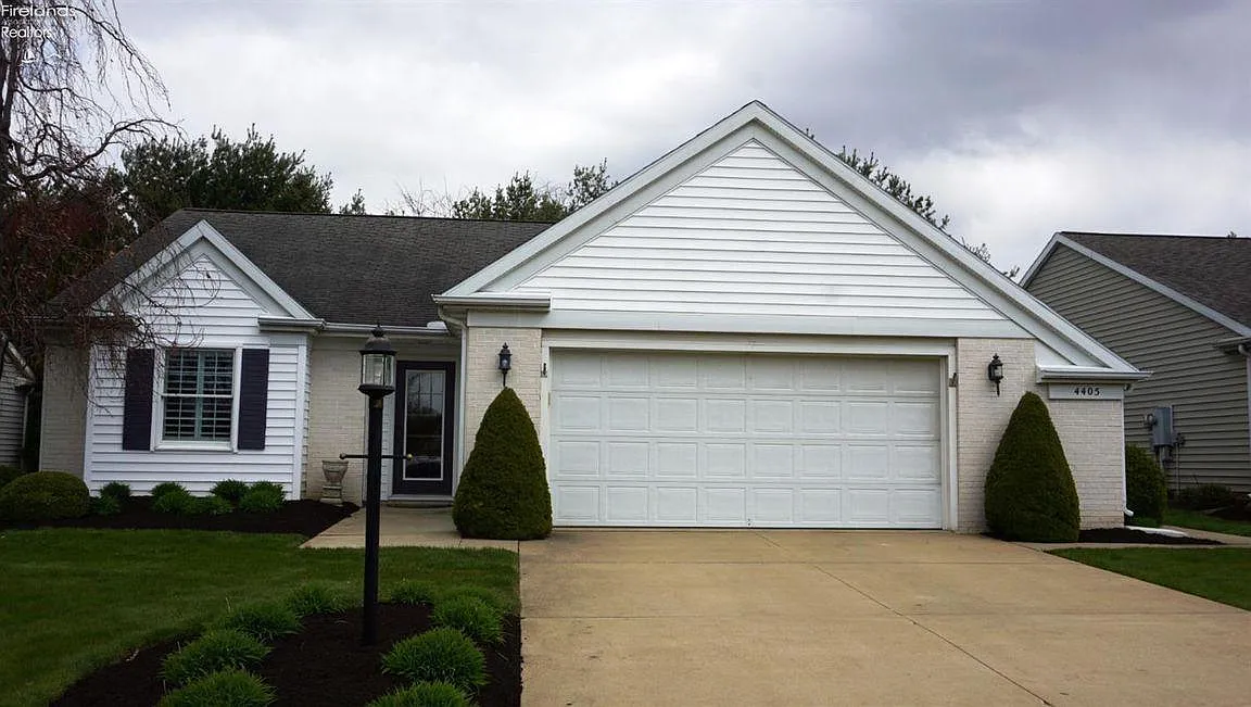 4405 Woodridge Dr photo 1