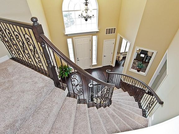 3rd image of 1403 Barrington Dr