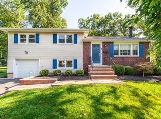 8 Kenneth Ct, Florham Park, NJ 07932