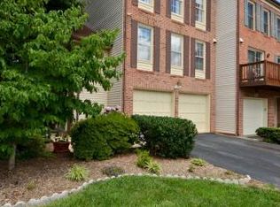 6568 Tartan Vista Dr, Alexandria, VA 22312