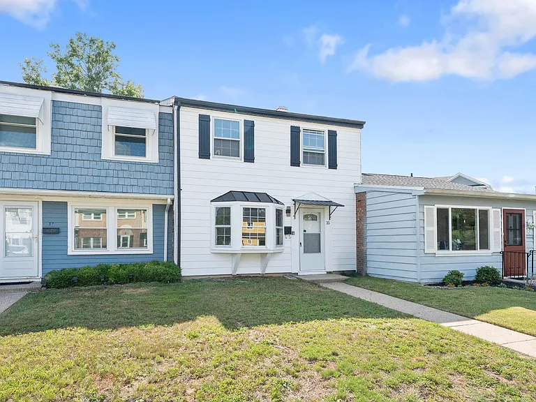 35 Rockland Dr — Photo 19