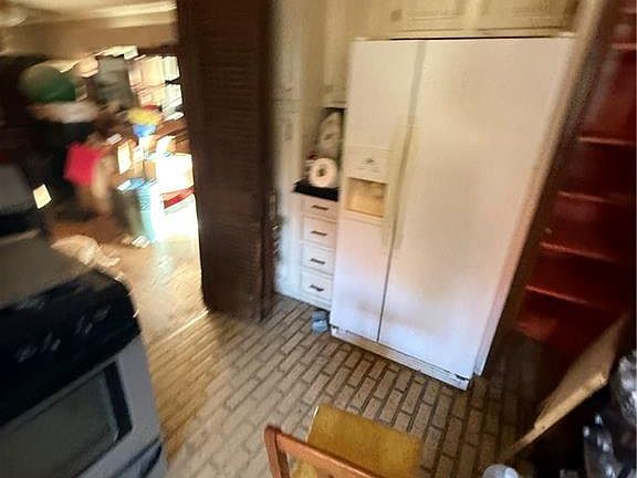 3rd image of 6824 W 77th St