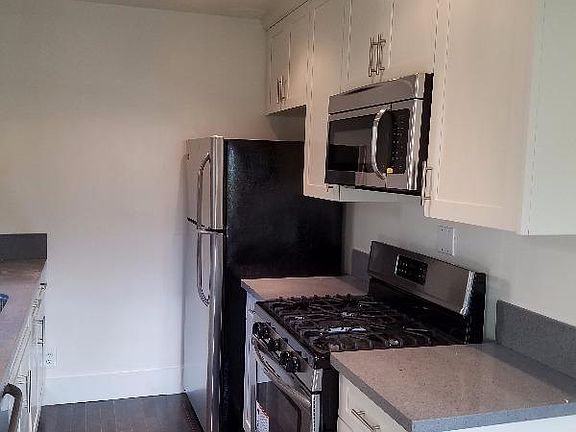 5th image of 1028 Grant St