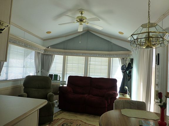 3rd image of 800 S Cienega Ln