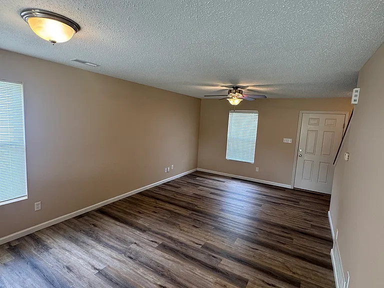 24 Chesterfield Ct — Photo 6