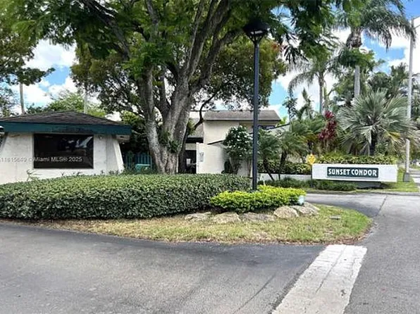 10828 SW 72nd St APT 205, Miami, FL 33173