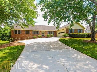 1036 Lakeridge Ct, Grayson, GA