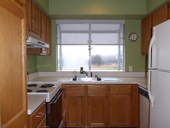 4th image of 96 Birchwood Rd