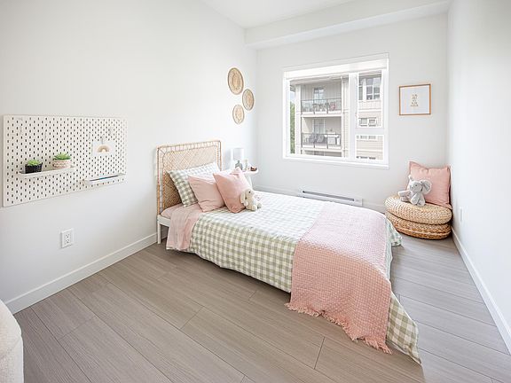 4th image of 2277 Hawthorne Ave #202