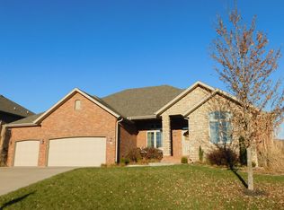 1542 N Oakfair Pl, Springfield, MO 65802