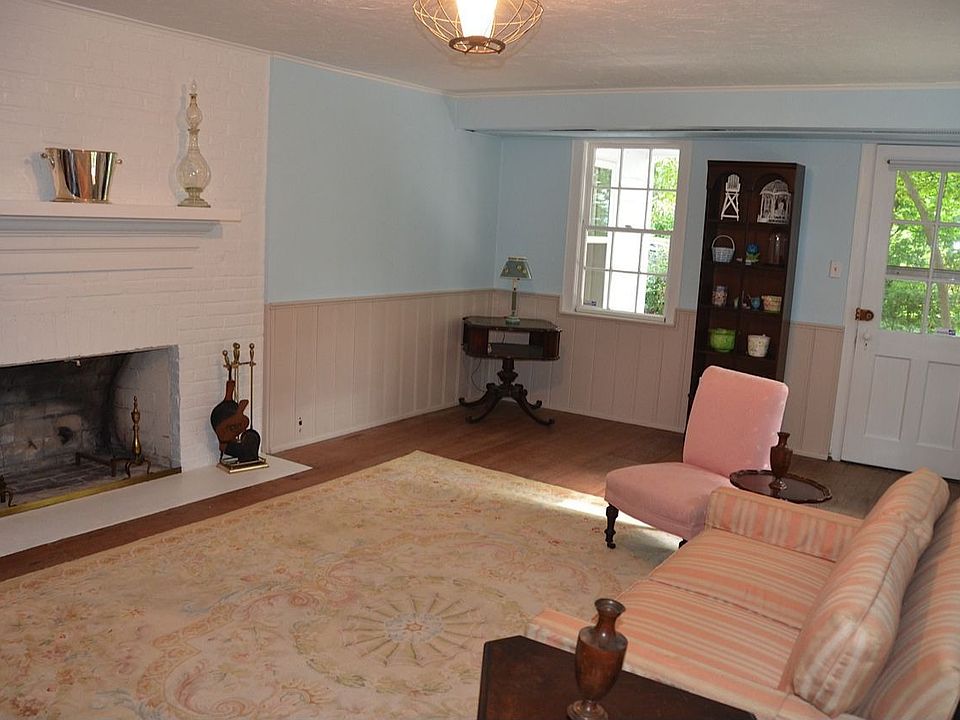 2nd image of 80 Bellows Ln