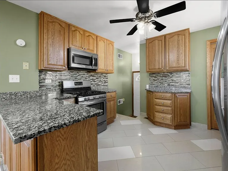 105 E Red Oak Ave — Photo 3