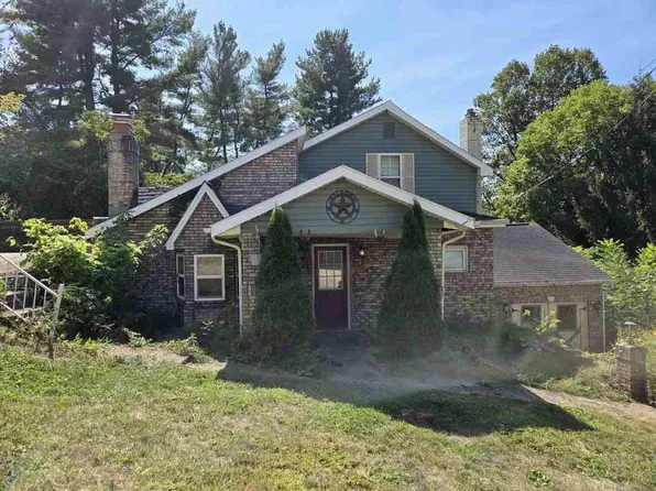 202 E Ewing St, New Straitsville, OH 43766