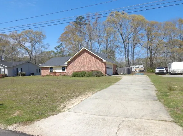812 Willow Oaks Dr, Ozark, AL 36360