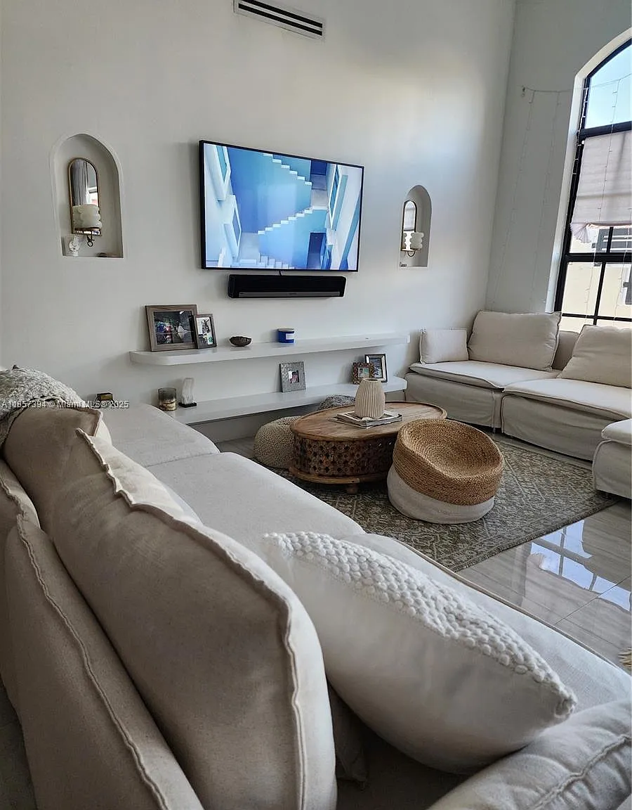 3 bed, 1495 sqft, $5,250 — Photo 4