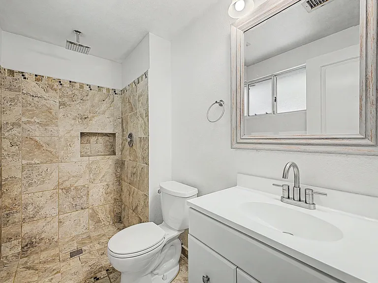 2104 N Comanche Dr — Photo 21