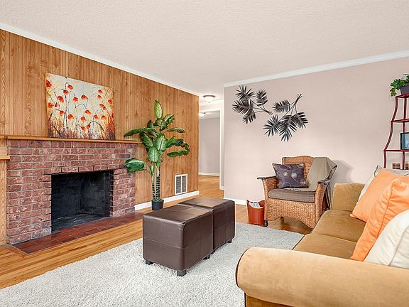 5th image of 16270 12th Ave NE