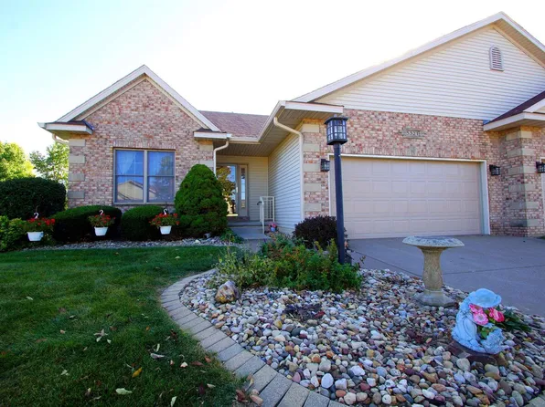 5321 Friendship Dr, Davenport, IA 52801