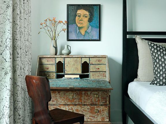 bedroom sitting area