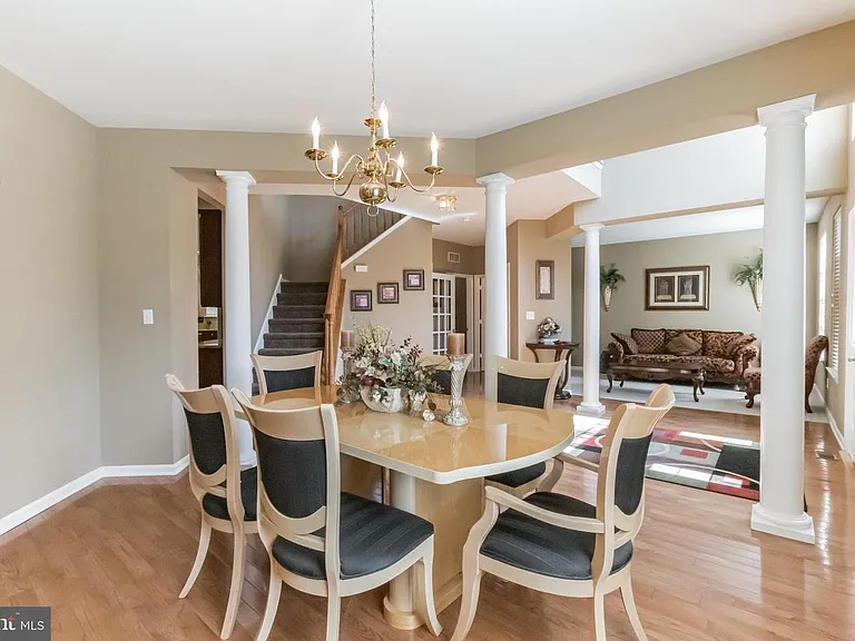 618 Sunderland Ave — Photo 3