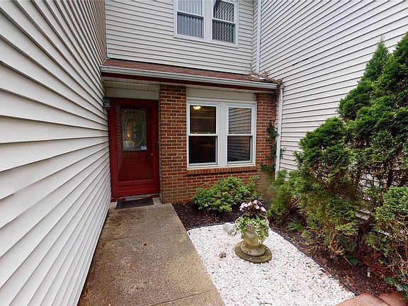 2nd image of 6 Farragut Ct