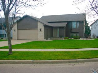 2704 S Alpine Ave, Sioux Falls, SD 57110