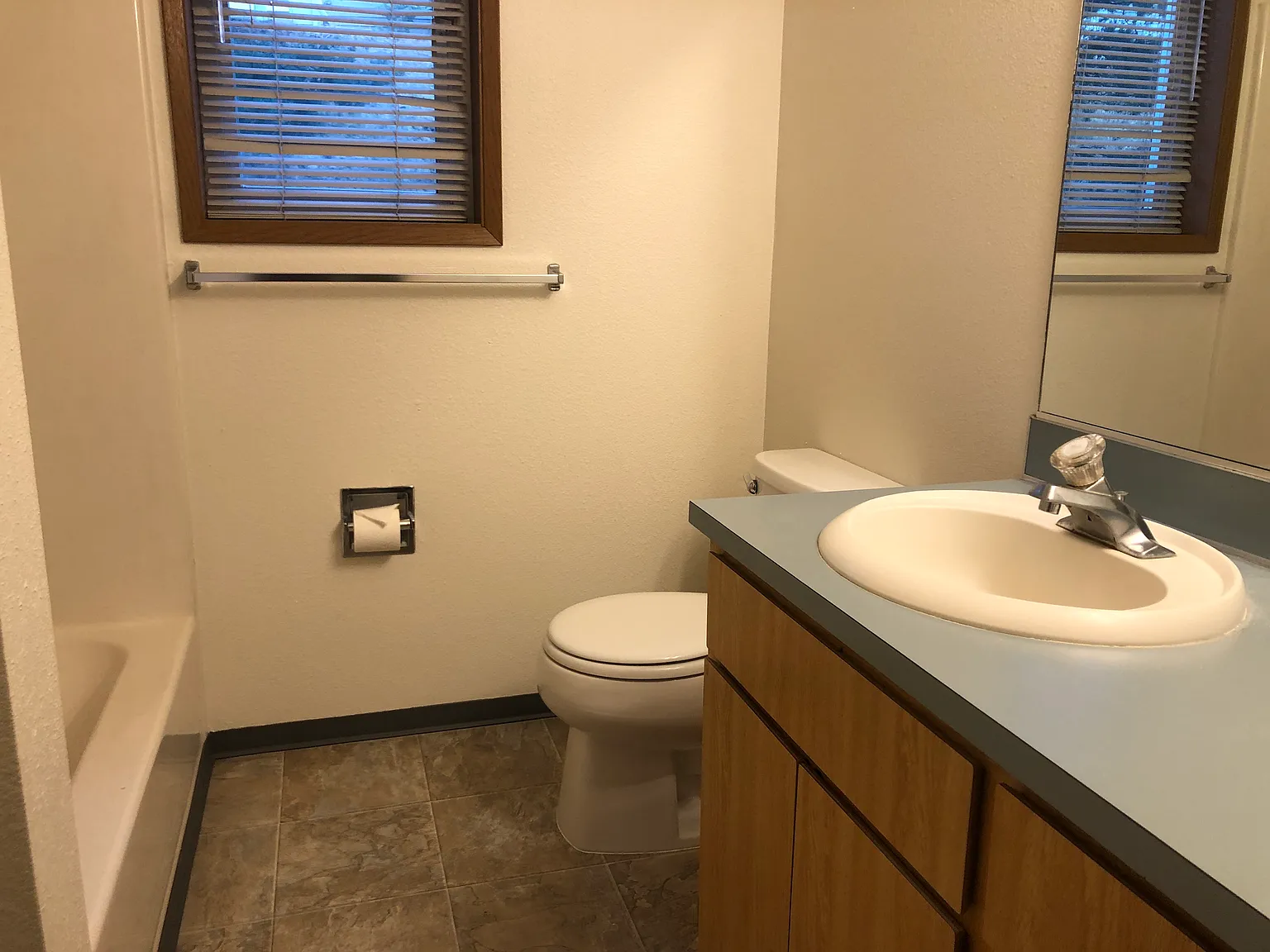 2 bed, 975 sqft, $1,350 — Photo 3