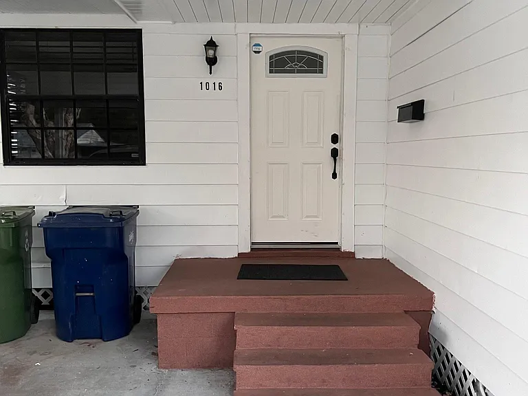1016 W Indiana Ave — Photo 3