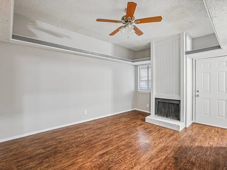 Lamar Place Apartments — Photo 64
