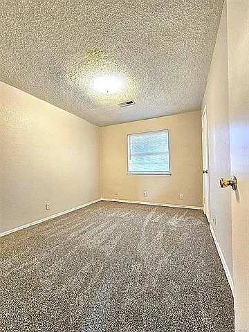 3 bed, 1.0 bath, 1013 sqft, $1,375 — Photo 4