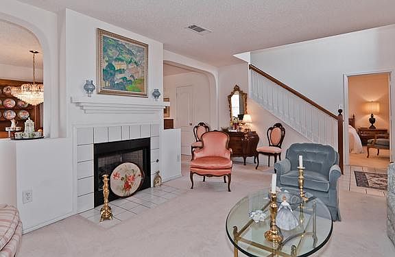 3rd image of 2252 Bresee Dr