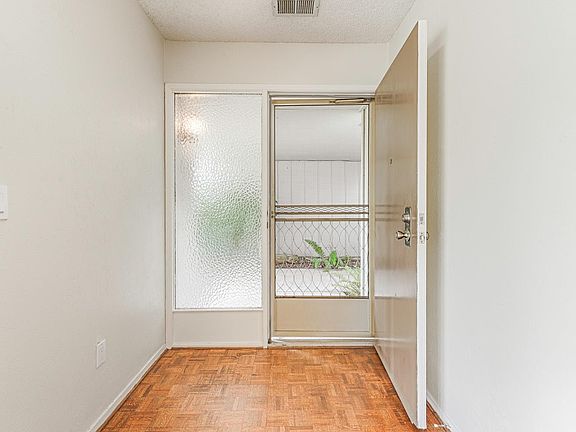 4th image of 312 Oak Leaf Circle