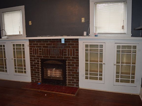 3rd image of 425 W King Ave