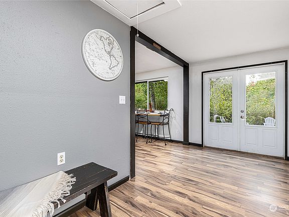 4th image of 21 SE Fir Ln